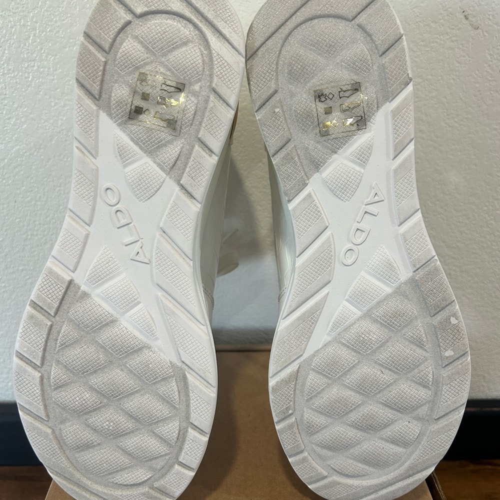 Aldo Adwiwia Women's Trainers
Trainers Wedge Sneakers Gold Outline Zipper Size 9 - Picture 11 of 13
